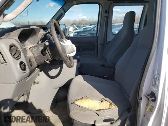 2009 Ford Econoline Cargo Commercial с VIN 1FTNE14W39DA74322, выставлен на аукционе Copart как лот 49323705 с пробегом 300 811 миль миль и Списание • Salvage title. История ставок и продаж доступна на DreamBid. Изображение 7.