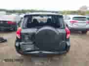 2006 Toyota RAV4 Sport z VIN JTMBD32V066003722, wystawiony jako IAAI lot #43381828 z przebiegiem 166 155 mil mil oraz . Historia ofert i sprzedaży dostępna na DreamBid. Obrazek 17.