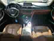 2013 BMW 3 Series 335i xDrive z VIN WBA3B9G54DNR89665, wystawiony jako Copart lot #84443335 z przebiegiem 242 823 mil mil oraz Szkoda całkowita • Salvage title. Historia ofert i sprzedaży dostępna na DreamBid. Obrazek 8.