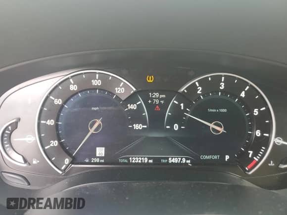 2019 BMW 5 Series 540i xDrive z VIN WBAJE7C5XKWD55540, wystawiony jako Copart lot #63302835 z przebiegiem 123 219 mil mil oraz Szkoda całkowita • Salvage title. Historia ofert i sprzedaży dostępna na DreamBid. Obrazek 9.