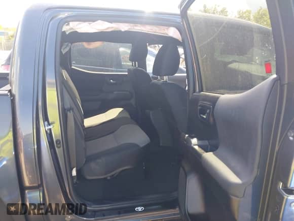 2023 Toyota Tacoma SR z VIN 3TMCZ5AN1PM575595, wystawiony jako IAAI lot #43173370 z przebiegiem 44 408 mil mil oraz . Historia ofert i sprzedaży dostępna na DreamBid. Obrazek 8.
