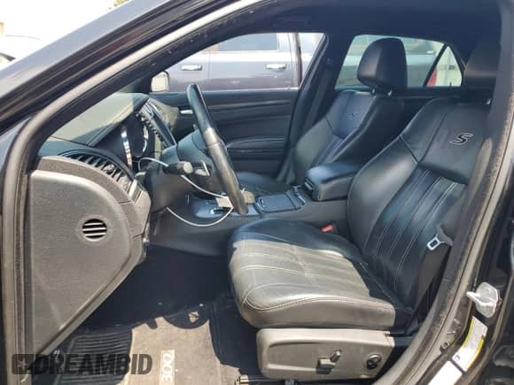 2014 Chrysler 300 S with VIN 2C3CCABGXEH249059, listed as a Copart auction lot 69090075 with 134,620 mi miles and Salvage title. Bid and sale history available at DreamBid. Image 7.