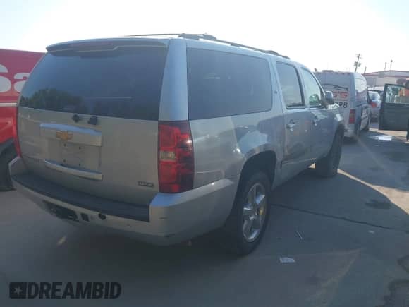 2012 Chevrolet Suburban LT с VIN 1GNSKJE78CR155918, выставлен на аукционе IAAI как лот 43443275 с пробегом 250 086 миль миль и . История ставок и продаж доступна на DreamBid. Изображение 4.