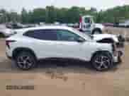 2024 Chevrolet Trax 1RS с VIN KL77LGE25RC172977, выставлен на аукционе IAAI как лот 42884624 с пробегом 21 565 миль миль и . История ставок и продаж доступна на DreamBid. Изображение 13.