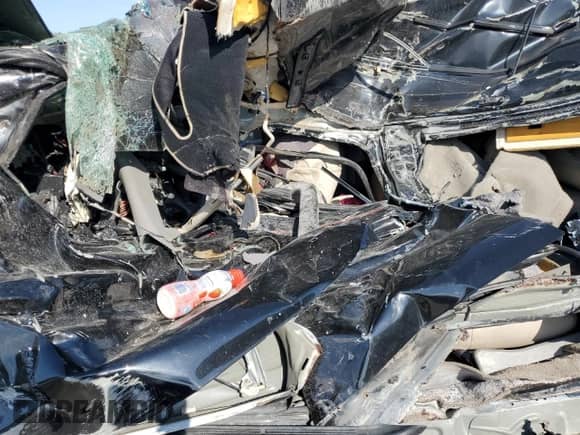 2002 Chevrolet Suburban Z71 z VIN 3GNFK16Z72G243083, wystawiony jako Copart lot #54142235 z przebiegiem Nie podano mil oraz Nie do naprawy • Non repairable. Historia ofert i sprzedaży dostępna na DreamBid. Obrazek 7.