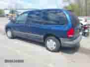 2000 Dodge Caravan SE с VIN 2B4GP45G3YR703761, выставлен на аукционе IAAI как лот 42106115 с пробегом 121 870 миль миль и . История ставок и продаж доступна на DreamBid. Изображение 3.