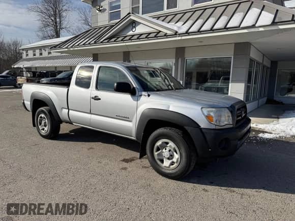 2005 Toyota Tacoma z VIN 5TEUX42N15Z054167, wystawiony jako Copart lot #44840945 z przebiegiem 257 486 mil mil oraz Czysty tytuł • Clean title. Historia ofert i sprzedaży dostępna na DreamBid. Obrazek 1.