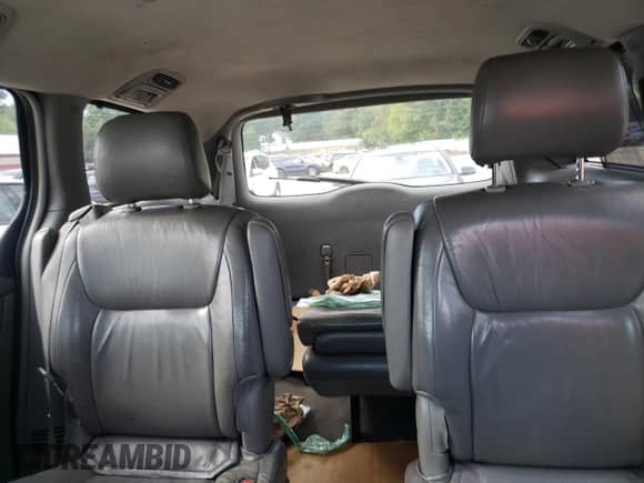 2004 Toyota Sienna XLE z VIN 5TDBA22C14S017532, wystawiony jako Copart lot #80098995 z przebiegiem 292 665 mil mil oraz Czysty tytuł • Clean title. Historia ofert i sprzedaży dostępna na DreamBid. Obrazek 10.