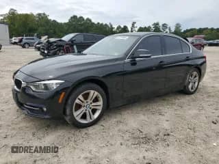 2017 BMW 3 Series 330i xDrive z VIN WBA8D9G53HNU58608, wystawiony jako Copart lot #83797845 z przebiegiem 137 739 mil mil oraz Czysty tytuł • Clean title. Historia ofert i sprzedaży dostępna na DreamBid. Obrazek 1.
