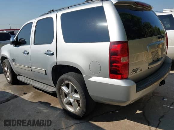 2011 Chevrolet Tahoe LS с VIN 1GNSCAE08BR377230, выставлен на аукционе IAAI как лот 43045639 с пробегом 320 993 миль миль и . История ставок и продаж доступна на DreamBid. Изображение 3.