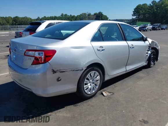 2013 Toyota Camry LE z VIN 4T1BD1FK7DU091564, wystawiony jako IAAI lot #43095022 z przebiegiem 103 132 mil mil oraz . Historia ofert i sprzedaży dostępna na DreamBid. Obrazek 4.