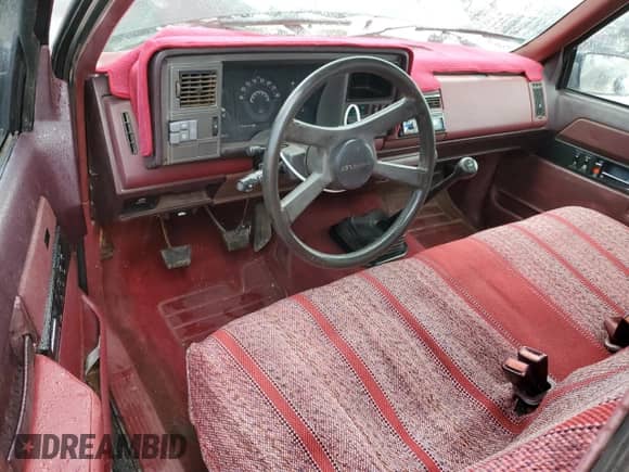 1989 Chevrolet Silverado 1500 с VIN 1GCDC14K6KZ165608, выставлен на аукционе Copart как лот 82457915 с пробегом 208 638 миль миль и Списание • Salvage title. История ставок и продаж доступна на DreamBid. Изображение 8.