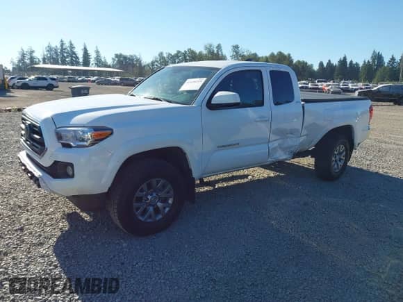 2018 Toyota Tacoma SR5 с VIN 5TFSZ5AN4JX155746, выставлен на аукционе IAAI как лот 42450215 с пробегом 48 285 миль миль и . История ставок и продаж доступна на DreamBid. Изображение 14.