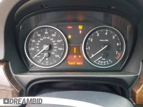 2011 BMW 3 Series 328i xDrive z VIN WBAPK5G56BNN27857, wystawiony jako Copart lot #90687725 z przebiegiem 140 913 mil mil oraz Czysty tytuł • Clean title. Historia ofert i sprzedaży dostępna na DreamBid. Obrazek 9.