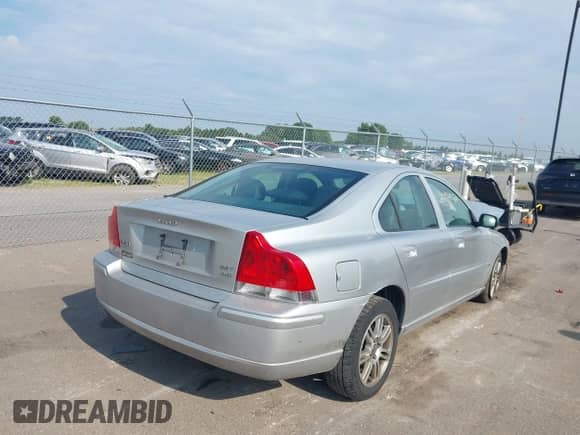2006 Volvo S60 2.5L Turbo с VIN YV1RH592962514437, выставлен на аукционе IAAI как лот 42914280 с пробегом 127 520 миль миль и . История ставок и продаж доступна на DreamBid. Изображение 4.