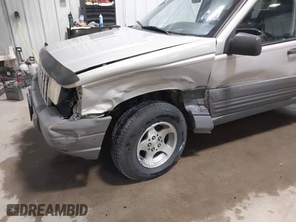 1996 Jeep Grand Cherokee Laredo z VIN 1J4GZ58S5TC293897, wystawiony jako IAAI lot #42435233 z przebiegiem 167 432 mil mil oraz . Historia ofert i sprzedaży dostępna na DreamBid. Obrazek 6.