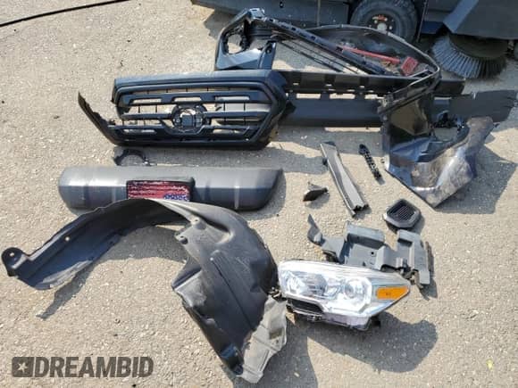 2018 Toyota Tacoma SR z VIN 5TFAX5GN2JX115996, wystawiony jako Copart lot #67276065 z przebiegiem 106 881 mil mil oraz Szkoda całkowita • Salvage title. Historia ofert i sprzedaży dostępna na DreamBid. Obrazek 12.