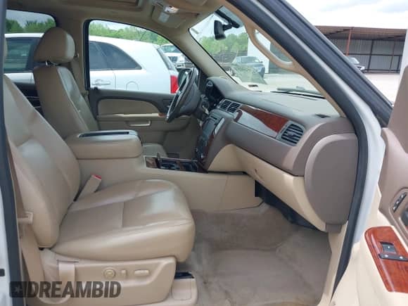 2012 Chevrolet Tahoe LTZ with VIN 1GNSKCE05CR177535, listed as a IAAI auction lot 42149054 with 184,830 mi miles and . Bid and sale history available at DreamBid. Image 5.