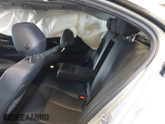 2013 BMW 3 Series 328i xDrive z VIN WBA3B3G58DNR79816, wystawiony jako IAAI lot #42303325 z przebiegiem 83 265 mil mil oraz . Historia ofert i sprzedaży dostępna na DreamBid. Obrazek 8.