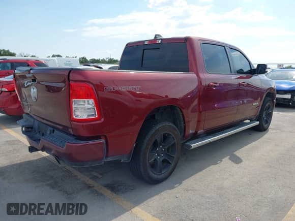 2021 Ram 1500 Big Horn z VIN 1C6RREFM2MN813439, wystawiony jako IAAI lot #43157753 z przebiegiem 52 195 mil mil oraz . Historia ofert i sprzedaży dostępna na DreamBid. Obrazek 4.