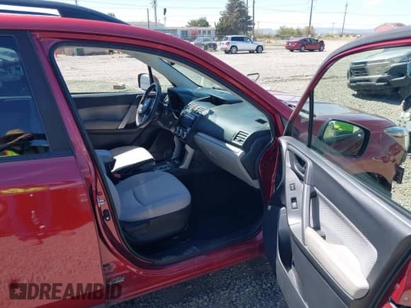 2018 Subaru Forester Premium z VIN JF2SJAGC0JH428568, wystawiony jako IAAI lot #42908934 z przebiegiem 147 546 mil mil oraz . Historia ofert i sprzedaży dostępna na DreamBid. Obrazek 5.