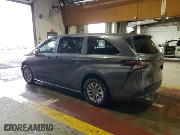2025 Toyota Sienna LE with VIN 5TDKRKEC3SS245131, listed as a Copart auction lot 70128315 with 3,069 mi miles and Salvage title. Bid and sale history available at DreamBid. Image 2.