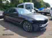 2019 BMW 5 Series 530e xDrive z VIN WBAJB1C57KB375500, wystawiony jako IAAI lot #40161096 z przebiegiem 113 690 mil mil oraz . Historia ofert i sprzedaży dostępna na DreamBid. Obrazek 1.