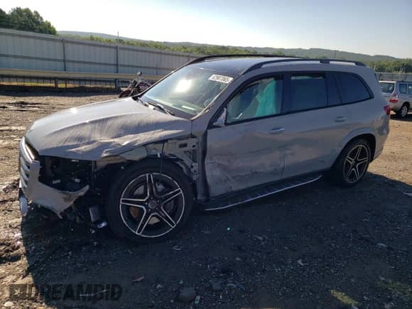 2025 Mercedes-Benz GLS 450 z VIN 4JGFF5KE8SB388466, wystawiony jako Copart lot #62907065 z przebiegiem 1 726 mil mil oraz Szkoda całkowita • Salvage title. Historia ofert i sprzedaży dostępna na DreamBid. Obrazek 1.