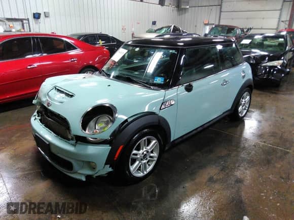 2011 MINI Hardtop S with VIN WMWSV3C58BTY15144, listed as a IAAI auction lot 36062675 with 97,997 mi miles and . Bid and sale history available at DreamBid. Image 2.