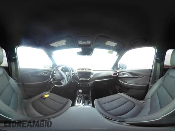 2022 Chevrolet TrailBlazer RS z VIN KL79MTSL0NB032718, wystawiony jako IAAI lot #42451769 z przebiegiem 29 089 mil mil oraz . Historia ofert i sprzedaży dostępna na DreamBid. Obrazek 18.