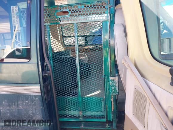 1999 Ford Econoline Cargo с VIN 1FDRE14W3XHB36482, выставлен на аукционе IAAI как лот 41393346 с пробегом 130 669 миль миль и . История ставок и продаж доступна на DreamBid. Изображение 8.