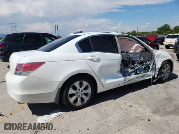 2008 Honda Accord EX-L с VIN JHMCP26818C032319, выставлен на аукционе Copart как лот 70415795 с пробегом 127 475 миль миль и Списание • Salvage title. История ставок и продаж доступна на DreamBid. Изображение 3.