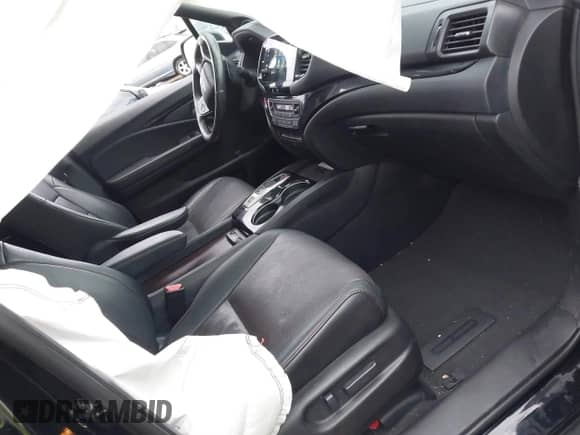 2020 Honda Pilot Black Edition z VIN 5FNYF6H71LB055746, wystawiony jako IAAI lot #41482750 z przebiegiem 73 235 mil mil oraz . Historia ofert i sprzedaży dostępna na DreamBid. Obrazek 5.