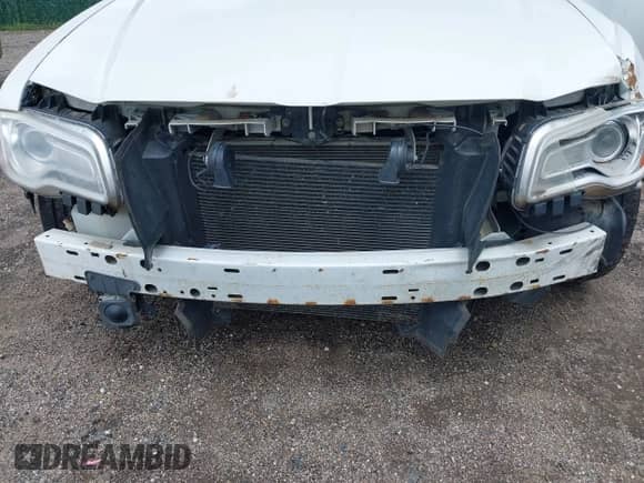 2011 Chrysler 300 C с VIN 2C3CA6CT4BH529179, выставлен на аукционе IAAI как лот 42369447 с пробегом 162 060 миль миль и . История ставок и продаж доступна на DreamBid. Изображение 6.