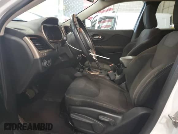 2016 Jeep Cherokee Latitude с VIN 1C4PJMCB2GW373239, выставлен на аукционе Copart как лот 83957485 с пробегом 133 100 миль миль и Списание • Salvage title. История ставок и продаж доступна на DreamBid. Изображение 7.