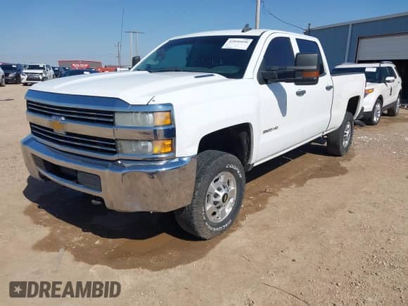 2015 Chevrolet Silverado 2500HD Work Truck z VIN 1GC1KUE81FF569806, wystawiony jako IAAI lot #42896050 z przebiegiem 160 673 mil mil oraz . Historia ofert i sprzedaży dostępna na DreamBid. Obrazek 18.