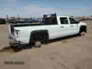 2015 Chevrolet Silverado 2500HD Work Truck z VIN 1GC1KUEGXFF564076, wystawiony jako Copart lot #63318565 z przebiegiem 117 533 mil mil oraz Szkoda całkowita • Salvage title. Historia ofert i sprzedaży dostępna na DreamBid. Obrazek 3.