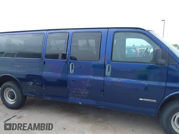 2002 Chevrolet Express with VIN 1GAHG39RX21222715, listed as a IAAI auction lot 42201370 with 107,516 mi miles and . Bid and sale history available at DreamBid. Image 6.