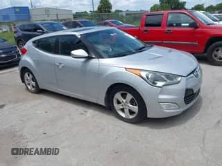 2013 Hyundai Veloster w/Black Int z VIN KMHTC6AD2DU171979, wystawiony jako IAAI lot #42808238 z przebiegiem 116 330 mil mil oraz . Historia ofert i sprzedaży dostępna na DreamBid. Obrazek 1.