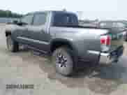 2023 Toyota Tacoma SR z VIN 3TMCZ5AN4PM571394, wystawiony jako IAAI lot #43129720 z przebiegiem 44 374 mil mil oraz . Historia ofert i sprzedaży dostępna na DreamBid. Obrazek 3.