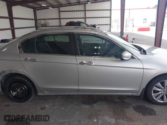 2011 Honda Accord EX z VIN 1HGCP3F70BA000884, wystawiony jako IAAI lot #42535804 z przebiegiem 93 956 mil mil oraz . Historia ofert i sprzedaży dostępna na DreamBid. Obrazek 13.