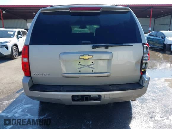 2007 Chevrolet Tahoe LT with VIN 1GNFC13J37R308904, listed as a IAAI auction lot 43021401 with 205,889 mi miles and . Bid and sale history available at DreamBid. Image 16.