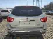 2017 Nissan Pathfinder SL z VIN 5N1DR2MM0HC913668, wystawiony jako Copart lot #71832595 z przebiegiem 71 413 mil mil oraz Szkoda całkowita • Salvage title. Historia ofert i sprzedaży dostępna na DreamBid. Obrazek 6.