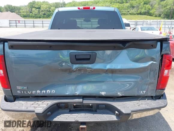 2010 Chevrolet Silverado 1500 LT z VIN 3GCRKSEA6AG189703, wystawiony jako IAAI lot #42481747 z przebiegiem 101 812 mil mil oraz . Historia ofert i sprzedaży dostępna na DreamBid. Obrazek 6.