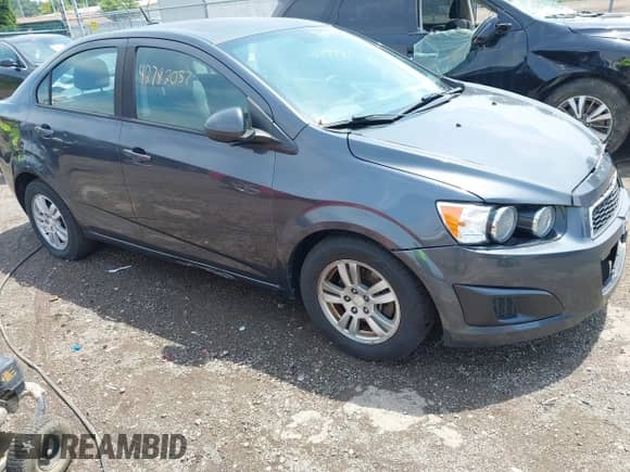 2012 Chevrolet Sonic LS с VIN 1G1JA5SH4C4231023, выставлен на аукционе IAAI как лот 42782087 с пробегом 99 229 миль миль и . История ставок и продаж доступна на DreamBid. Изображение 1.