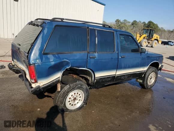 1993 Chevrolet Blazer с VIN 1GNDT13W2P2141625, выставлен на аукционе Copart как лот 46675825 с пробегом Не указан миль и Списание • Salvage title. История ставок и продаж доступна на DreamBid. Изображение 3.