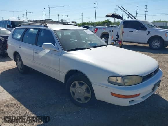 1992 Toyota Camry с VIN 4T1VK12W7NU042538, выставлен на аукционе IAAI как лот 42526827 с пробегом 74 463 миль миль и . История ставок и продаж доступна на DreamBid. Изображение 1.