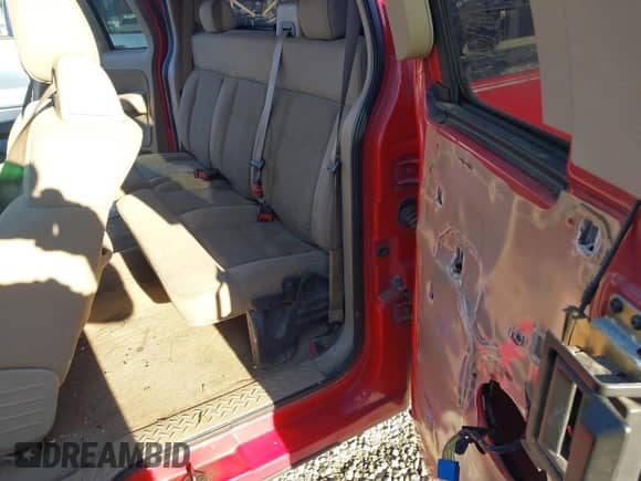 2005 Ford F-150 XLT z VIN 1FTPX125X5NA61438, wystawiony jako IAAI lot #43444446 z przebiegiem 217 329 mil mil oraz . Historia ofert i sprzedaży dostępna na DreamBid. Obrazek 8.