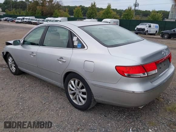 2007 Hyundai Azera SE with VIN KMHFC46F67A164812, listed as a IAAI auction lot 43286570 with 164,641 mi miles and . Bid and sale history available at DreamBid. Image 3.