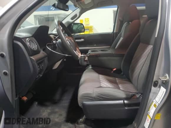 2019 Toyota Tundra SR с VIN 5TFUM5F1XKX081988, выставлен на аукционе Copart как лот 54347595 с пробегом 169 466 миль миль и Списание • Salvage title. История ставок и продаж доступна на DreamBid. Изображение 7.